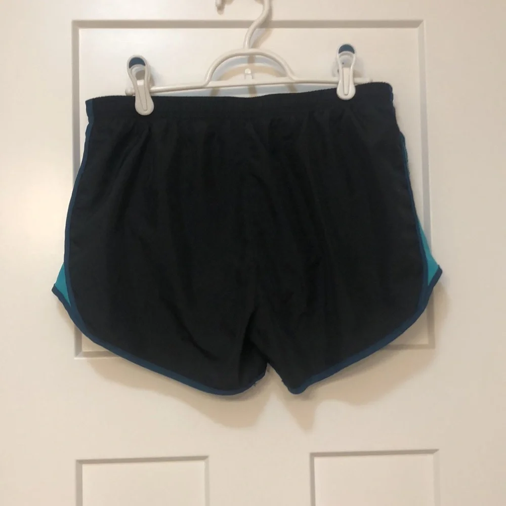 Nike Dry Fit Shorts - Picture 3 of 4